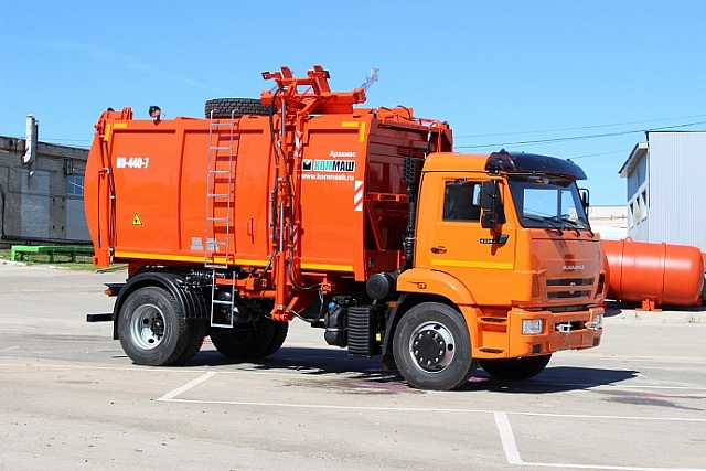 Мусоровоз с боковой загрузкой КО-440-7