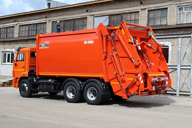 Мусоровоз с задней загрузкой КО-440В1-01